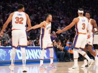 乐鱼体育中国官网-雄鹿主场大胜步行者，取得四连胜