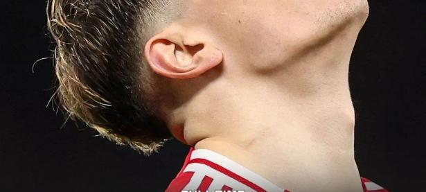 乐鱼体育网页版-曼联抢射扳平比分，客场赛果积分暂时提升的简单介绍