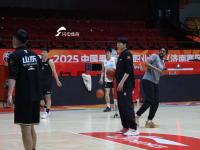 乐鱼体育在线-关于山东高速队主教练:球队士气高涨，必将为季后赛拼尽全力的信息