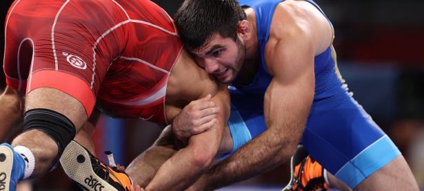 乐鱼体育中国官网-比赛拼抢激烈，球员身体素质优势显著