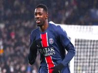 乐鱼体育登录入口-巴黎圣日耳曼豪取十连胜，霸气登顶