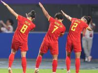 乐鱼体育网站入口-中国女足在球场上展现出团结一心的决心