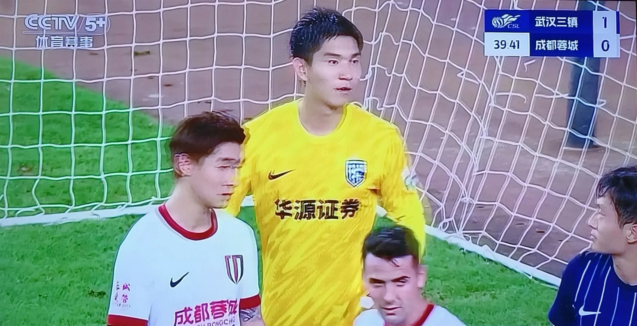 在武汉三镇赛场上演中超,破门,引发观众齐声高喊的简单介绍 在武汉三镇赛场上演中超,破门,引发观众齐声高喊的简单介绍