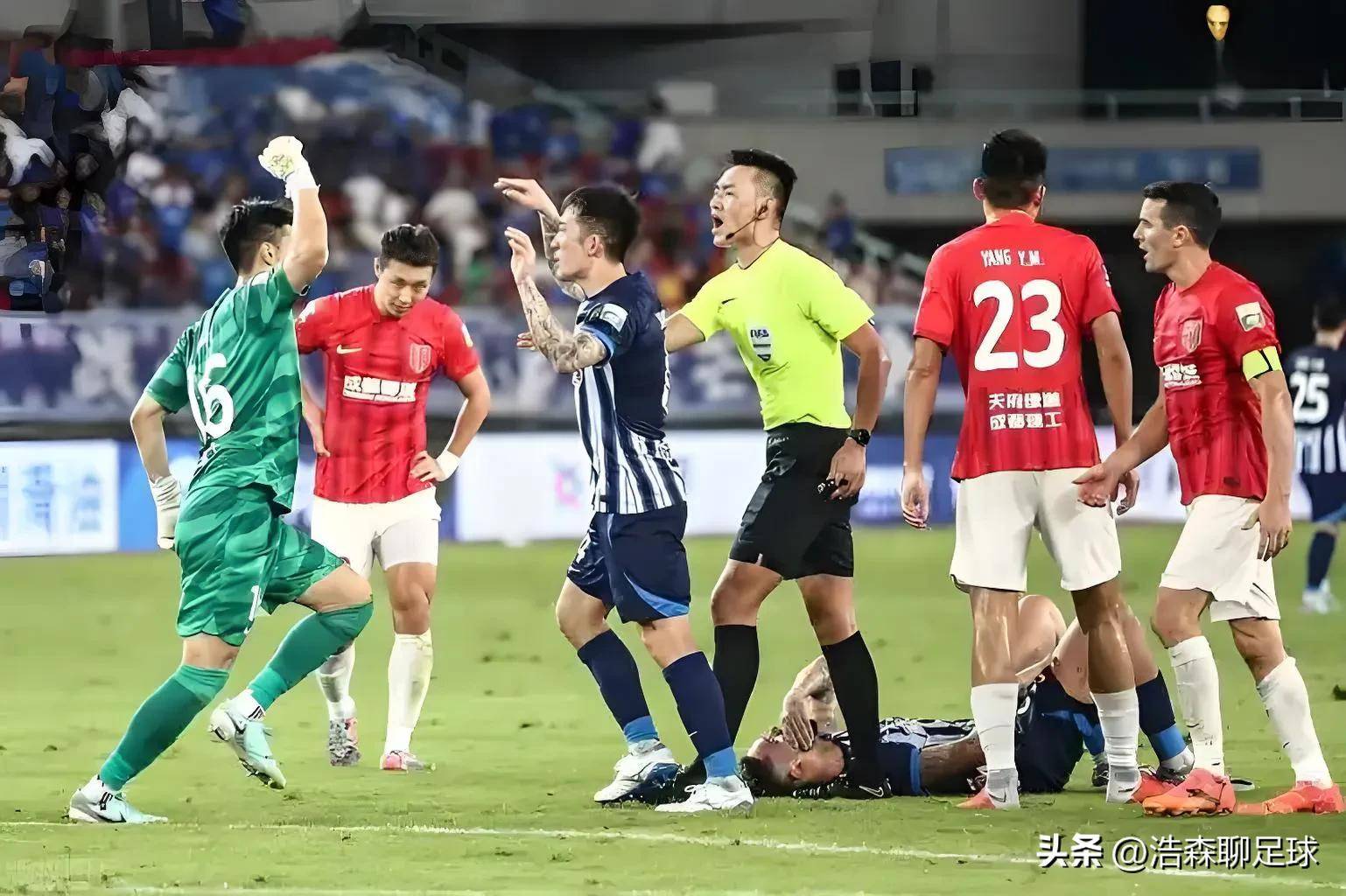 在武汉三镇赛场上演中超,破门,引发观众齐声高喊的简单介绍 在武汉三镇赛场上演中超,破门,引发观众齐声高喊的简单介绍