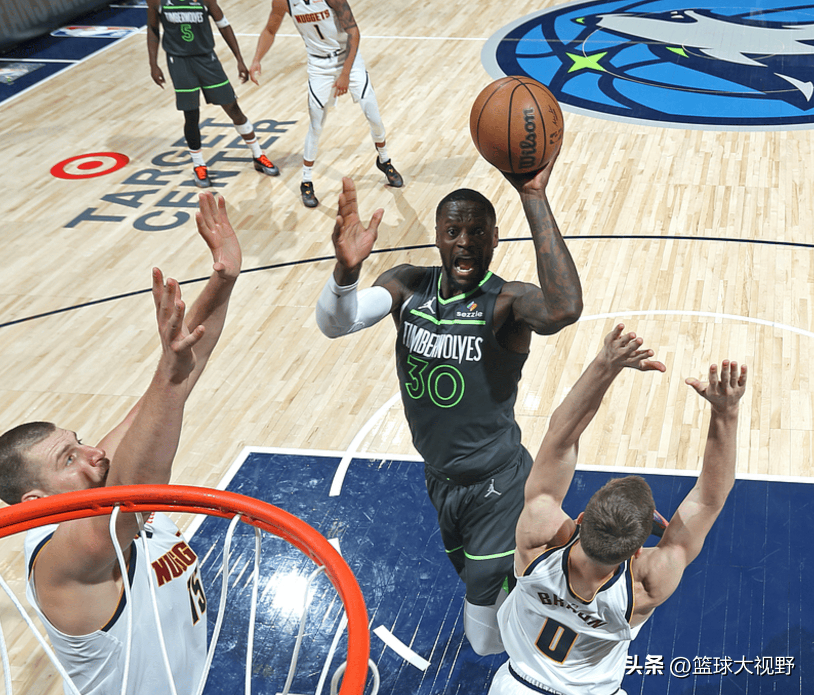 包含美国队在比赛中实现惊人逆转，圈粉无数的词条