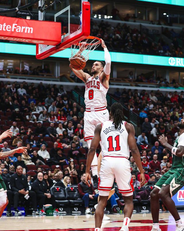 雄鹿队主场大胜，东部冠军赛形势一片大好