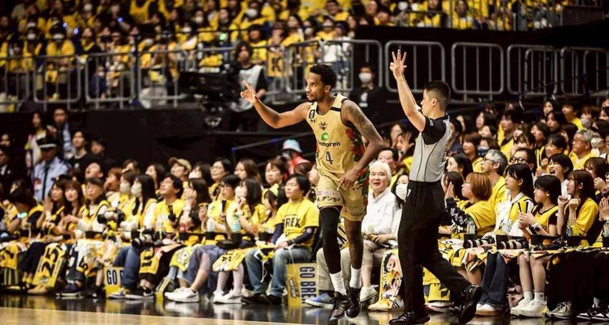 包含日本篮球职业联赛热身赛结束，球队士气高涨的词条