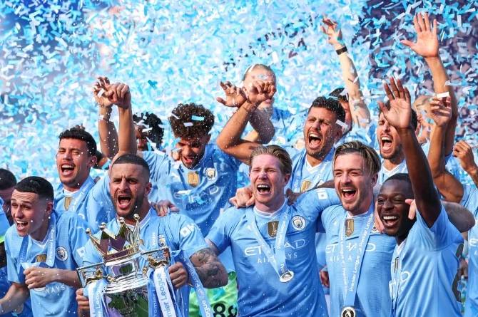 曼城在英超联赛中保持领先地位