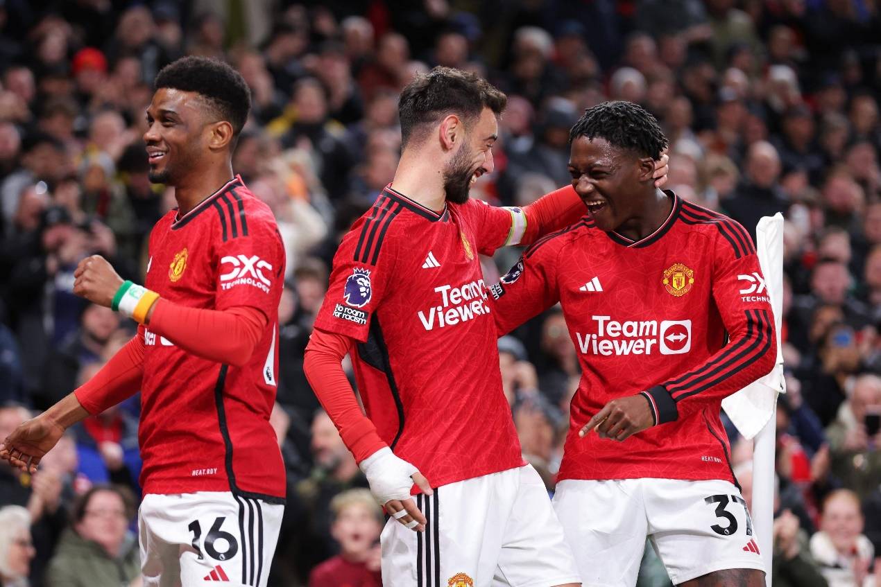 曼联不敌对手首发淘汰赛告别 曼联不敌对手首发淘汰赛告别