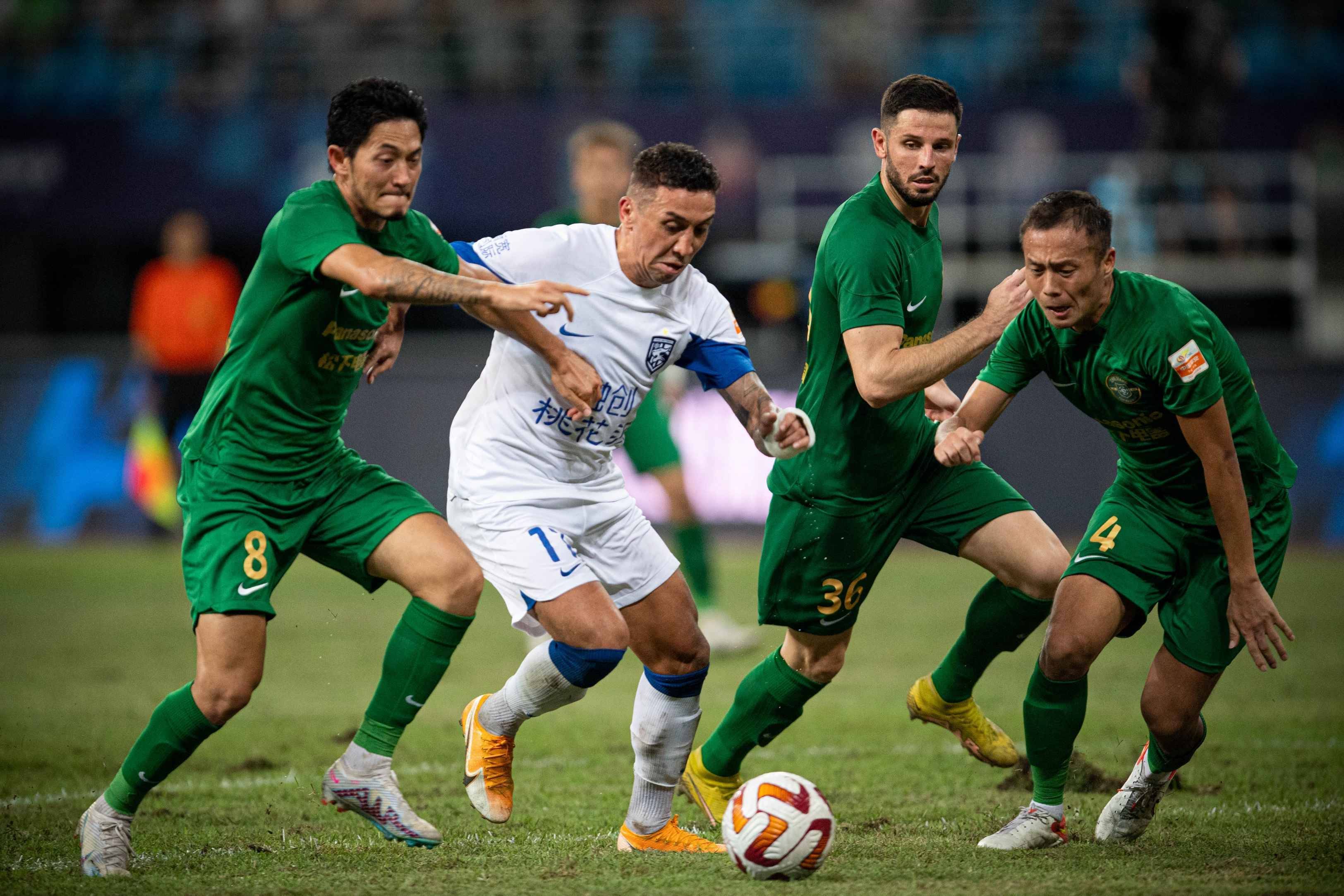 伊朗球队在亚冠比赛中遭遇挑战 伊朗球队在亚冠比赛中遭遇挑战