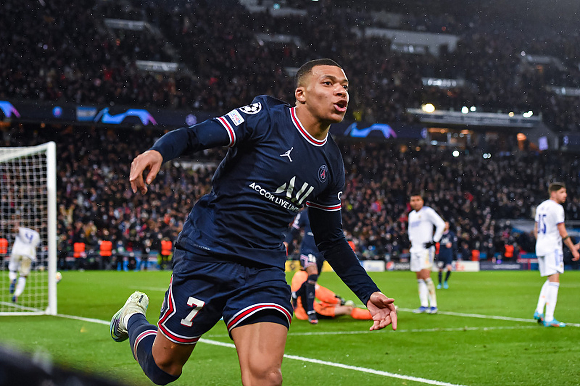 南特客场击败巴黎,豪取三分登顶 南特客场击败巴黎,豪取三分登顶