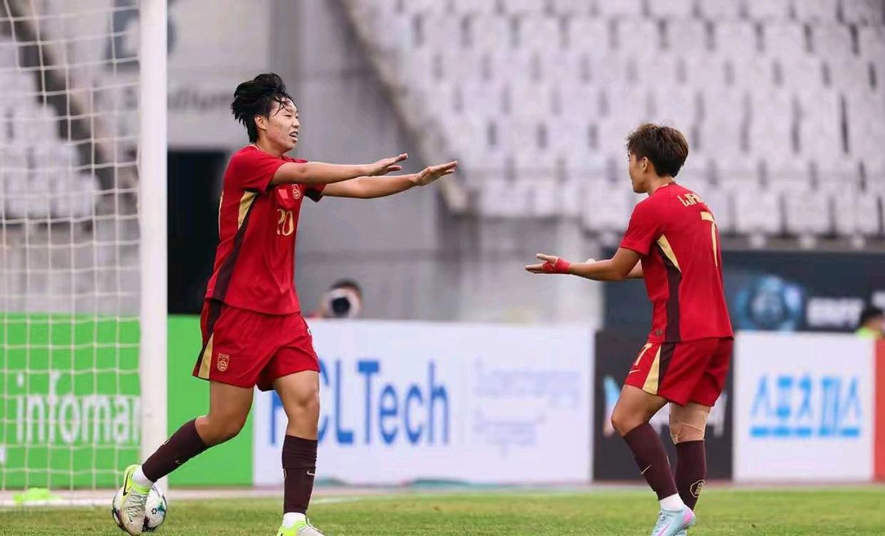 包含女足比赛球队团结一心，目标锁定胜利的词条