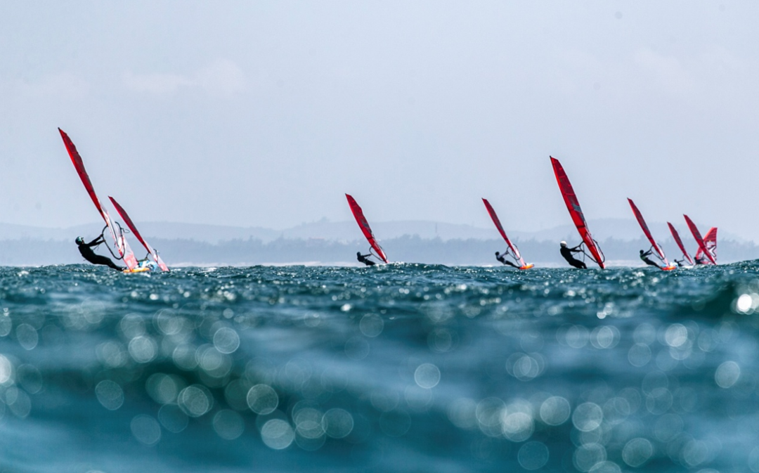 包含帆板比赛中国队全员出战,获得亮眼佳绩的词条 包含帆板比赛中国队全员出战,获得亮眼佳绩的词条