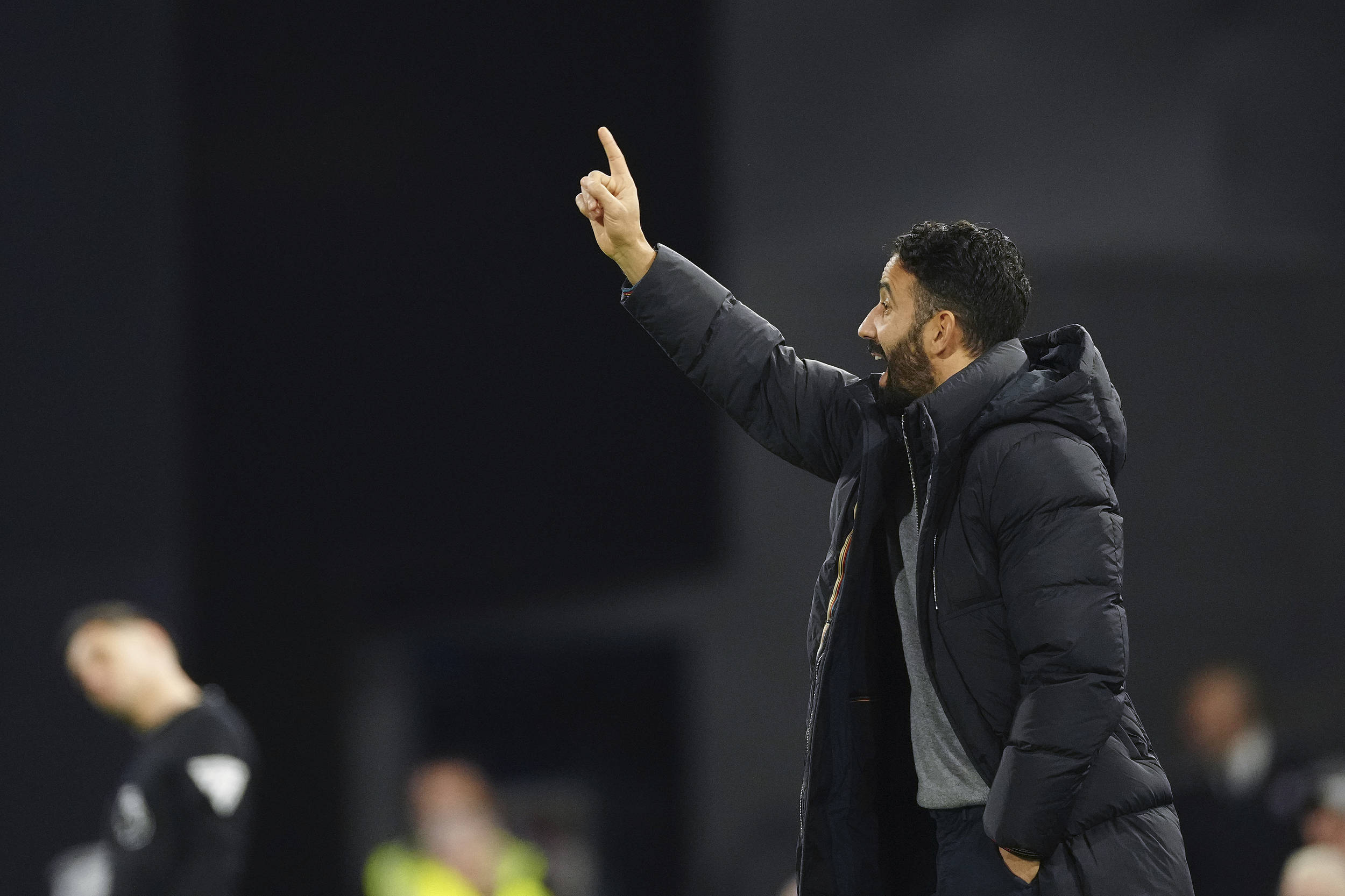 包含阿扎尔恢复神速曼联欧冠爆冷问鼎的词条