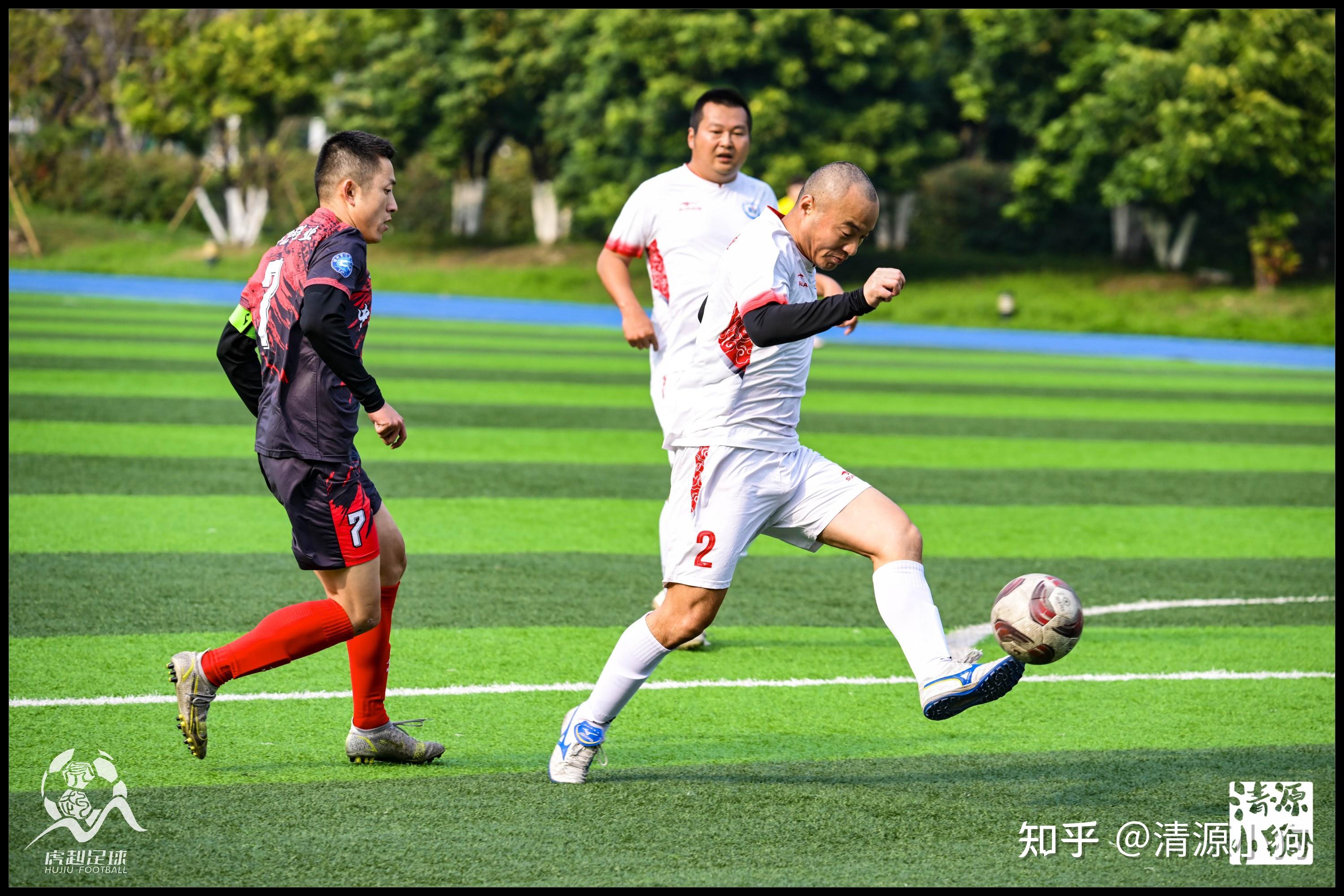 足球比赛中东方球队取得胜利 足球比赛中东方球队取得胜利