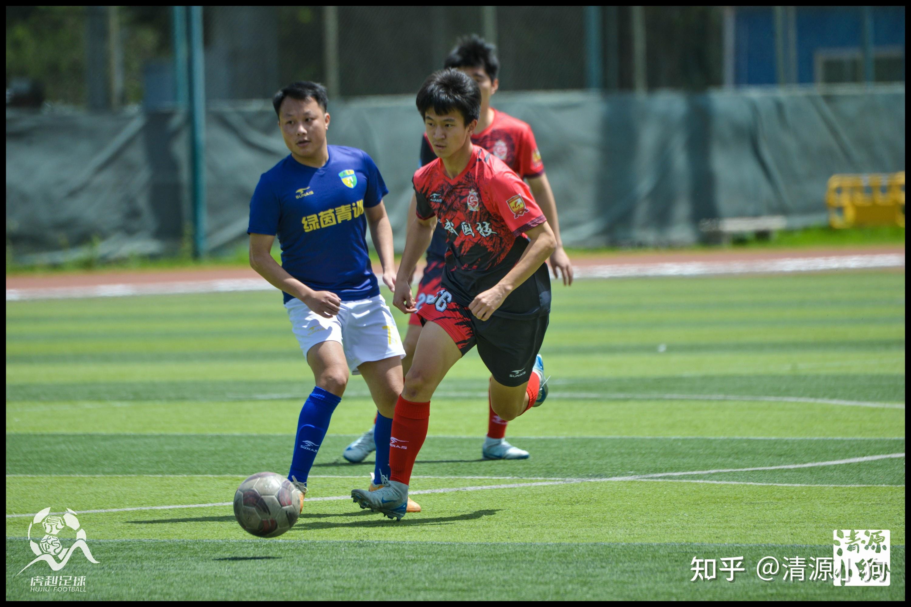 足球比赛中东方球队取得胜利 足球比赛中东方球队取得胜利