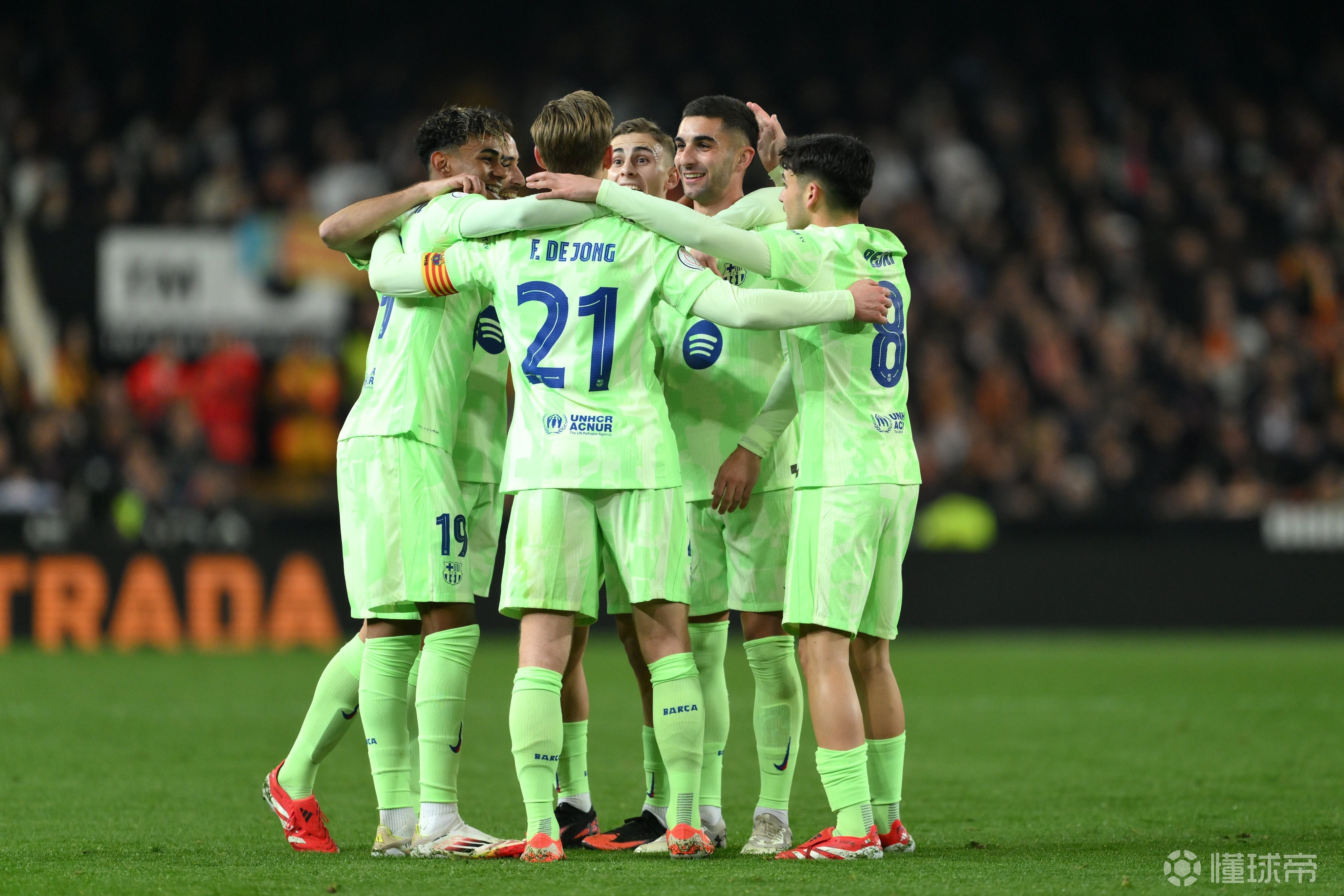 瓦伦西亚主场深陷苦战,最终获胜 瓦伦西亚主场深陷苦战,最终获胜