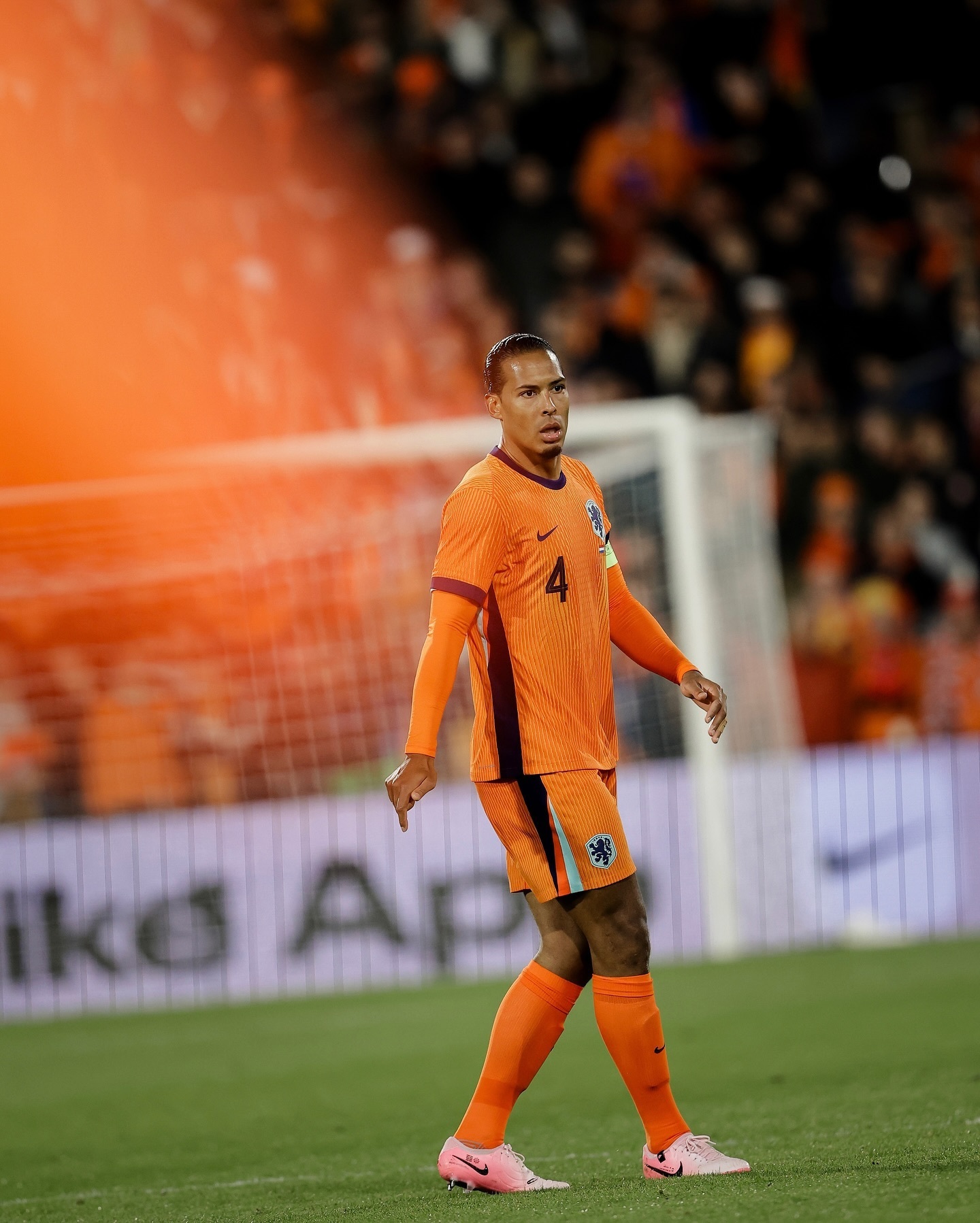 荷兰队击败波兰，保持不败纪录