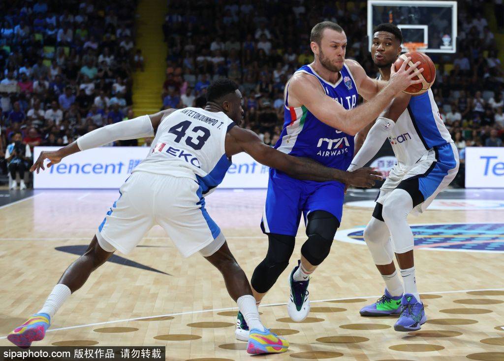 包含绝地反击！国家队在欧锦赛预选赛中逆转胜出的词条