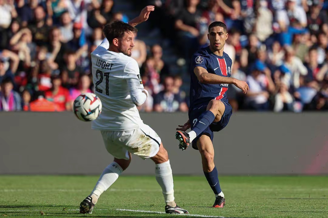 关于巴黎圣日耳曼双星联手破门，战绩稳定增长的信息