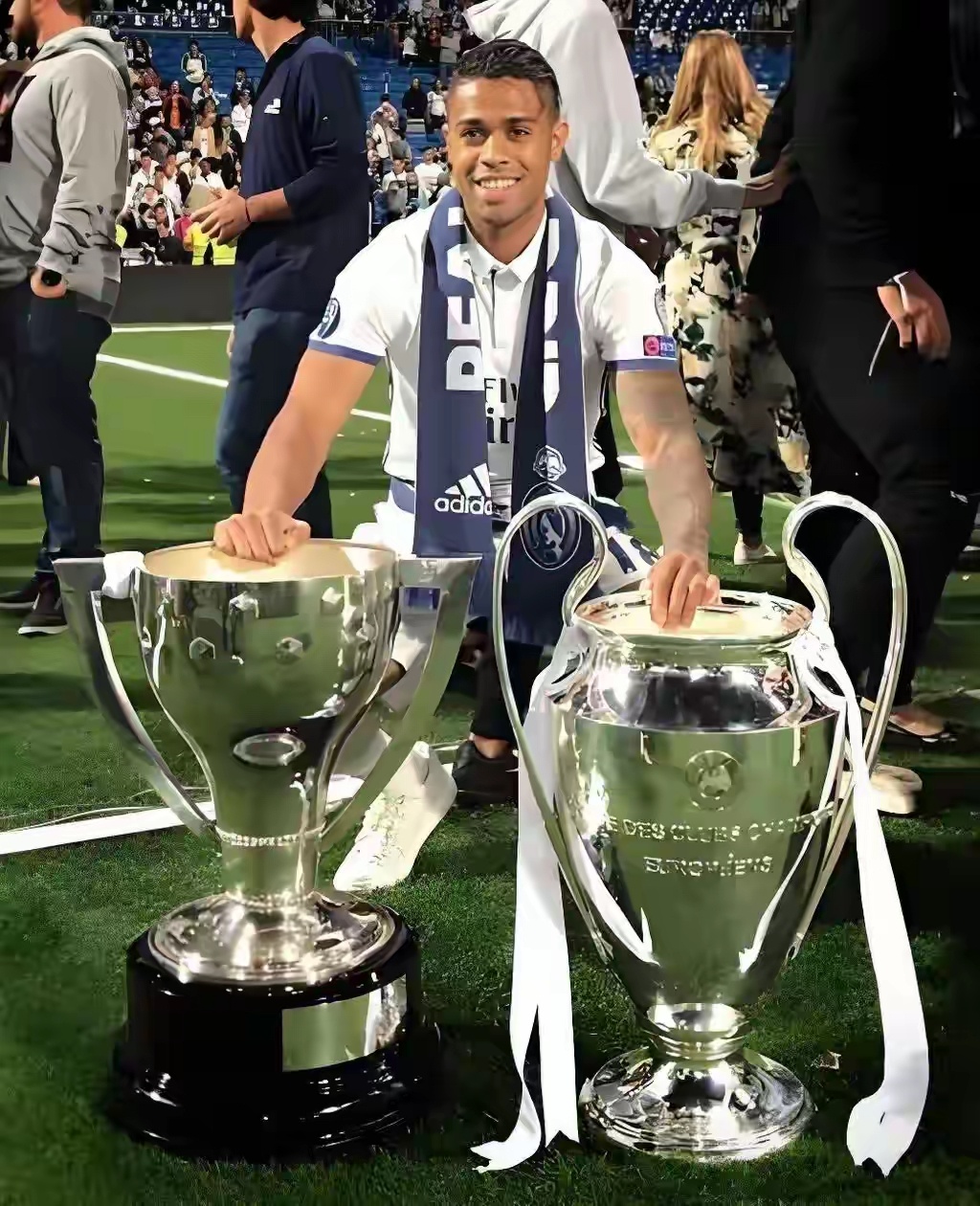 皇马全队备战欧冠,冲刺西甲头名 皇马全队备战欧冠,冲刺西甲头名