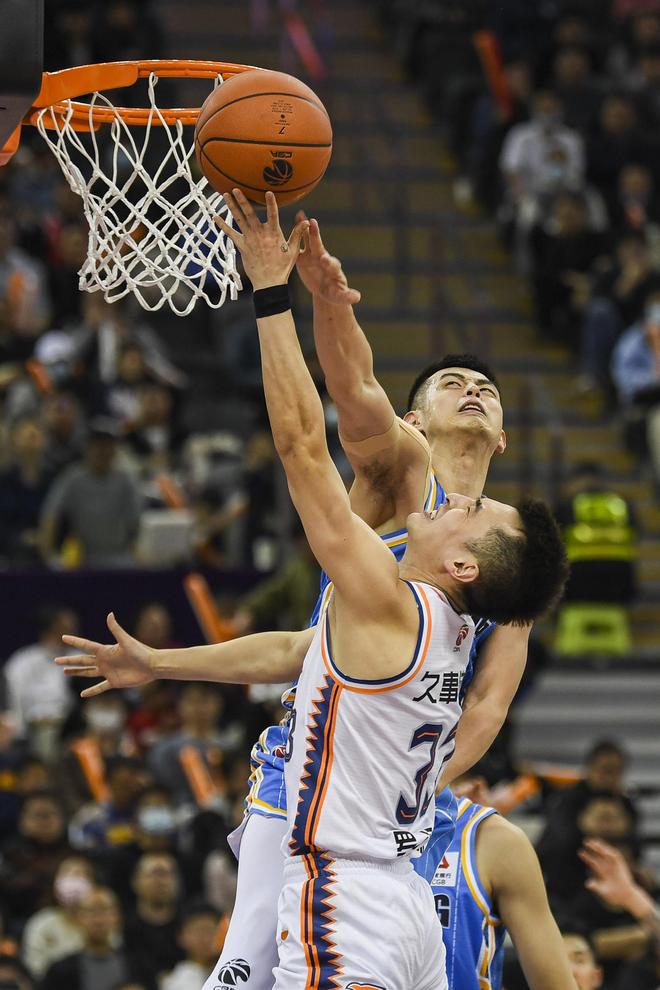 上海大鲨鱼队的实力在赛季中逐渐显现 上海大鲨鱼队的实力在赛季中逐渐显现