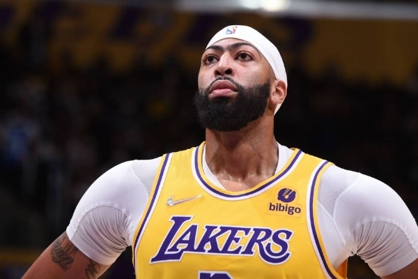 湖人战胜开拓者，戴维斯成为最佳球员