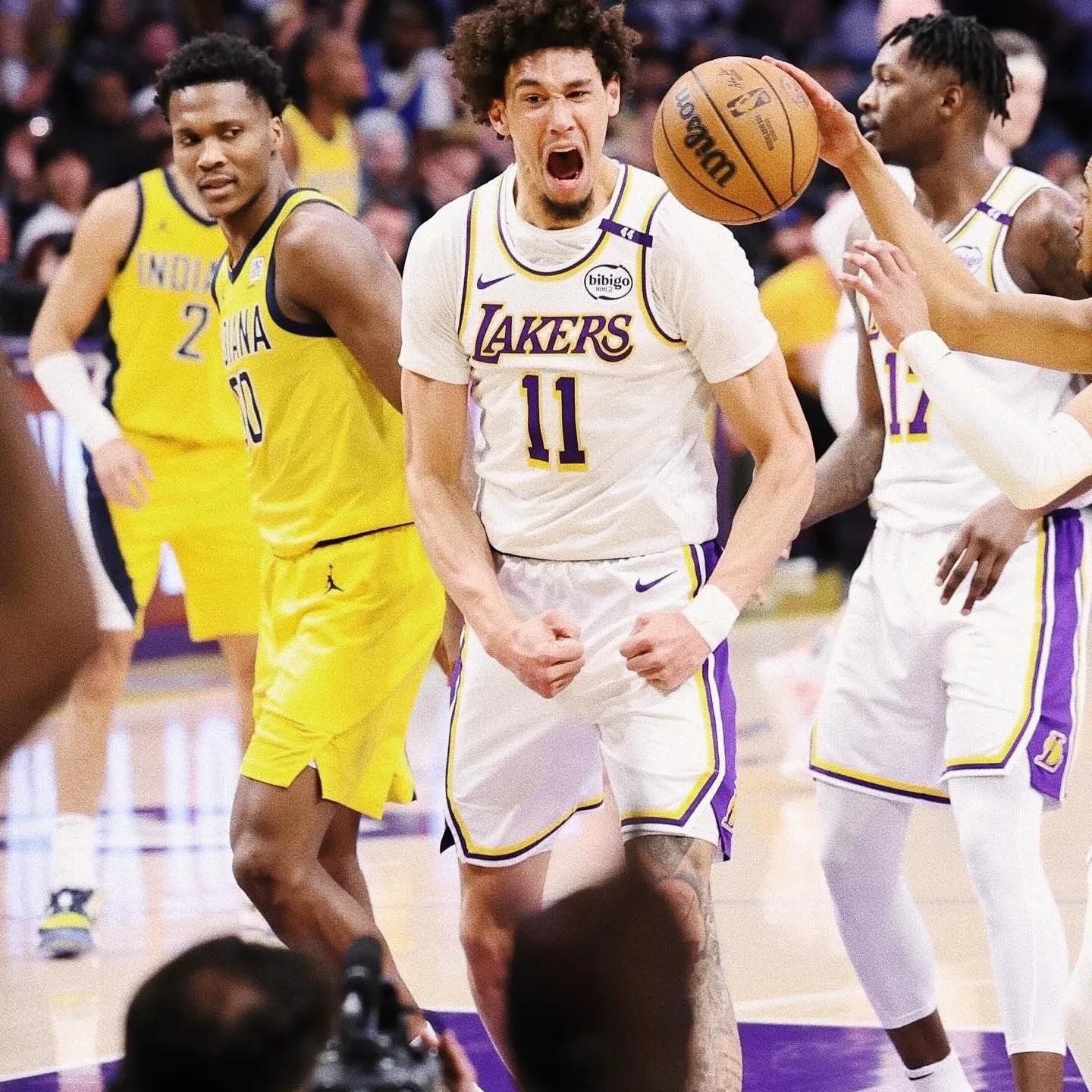 湖人战胜开拓者，戴维斯成为最佳球员