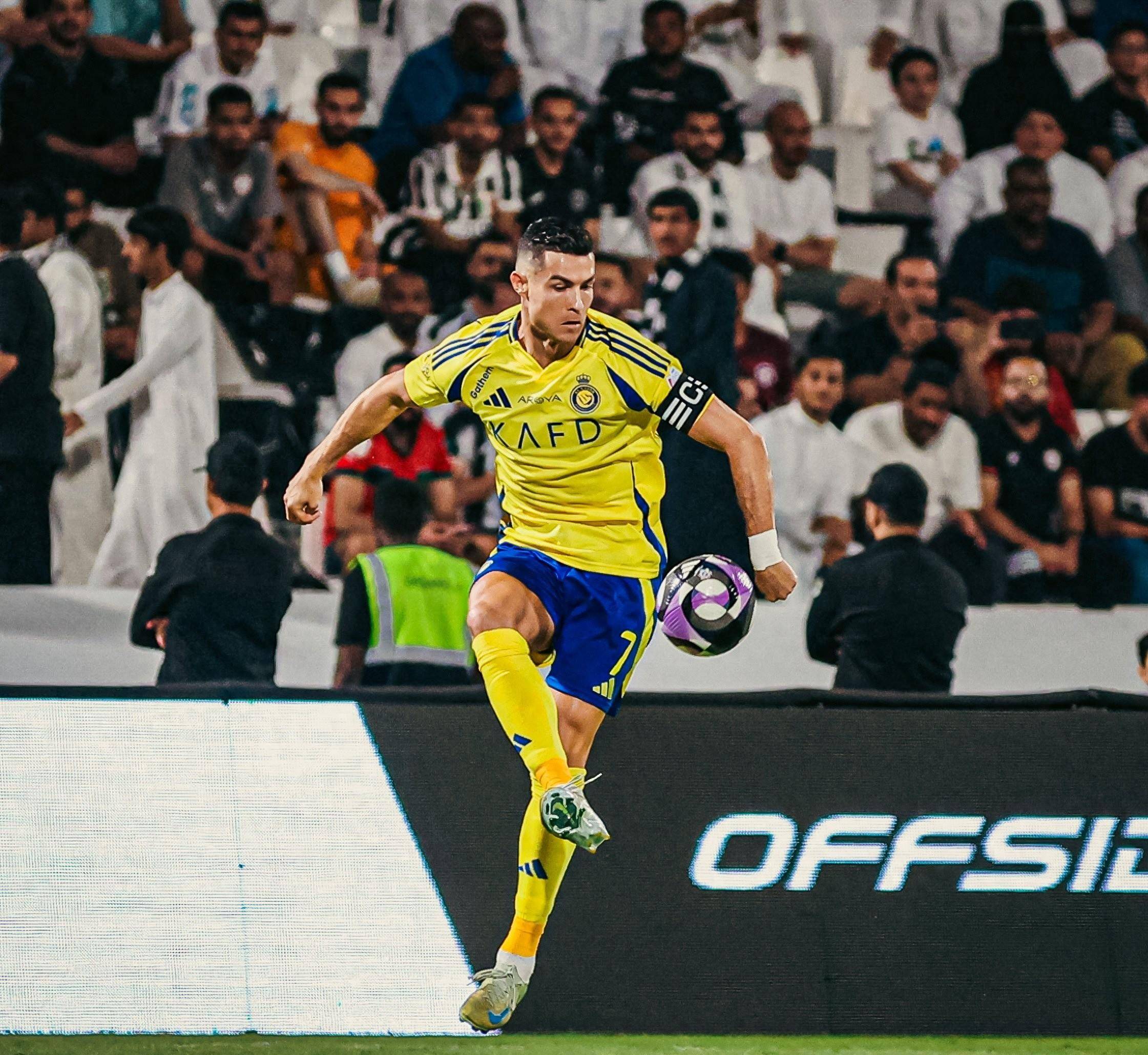 包含圣埃蒂安主场取得胜利，豪取三分的词条