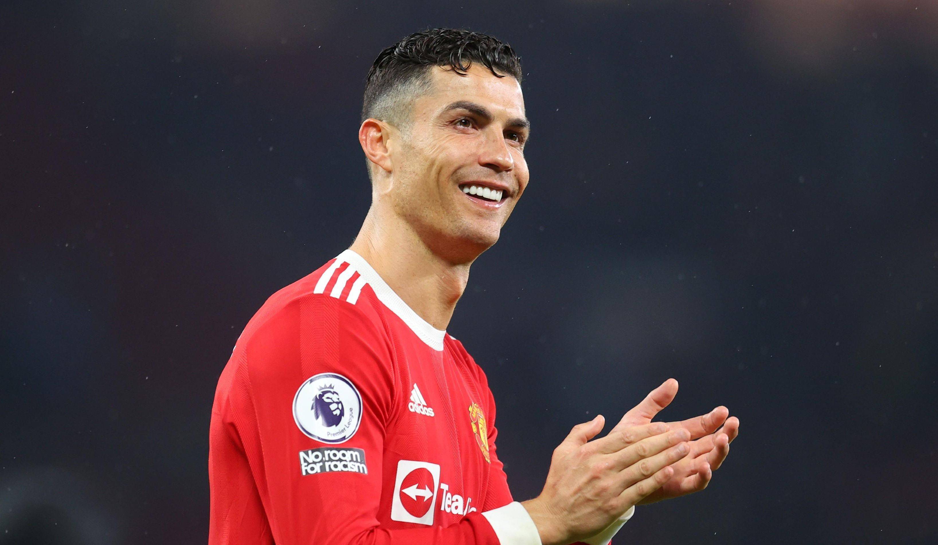 包含C罗39岁宣布留守尤文：续约三年，为荣誉不懈奋斗的词条