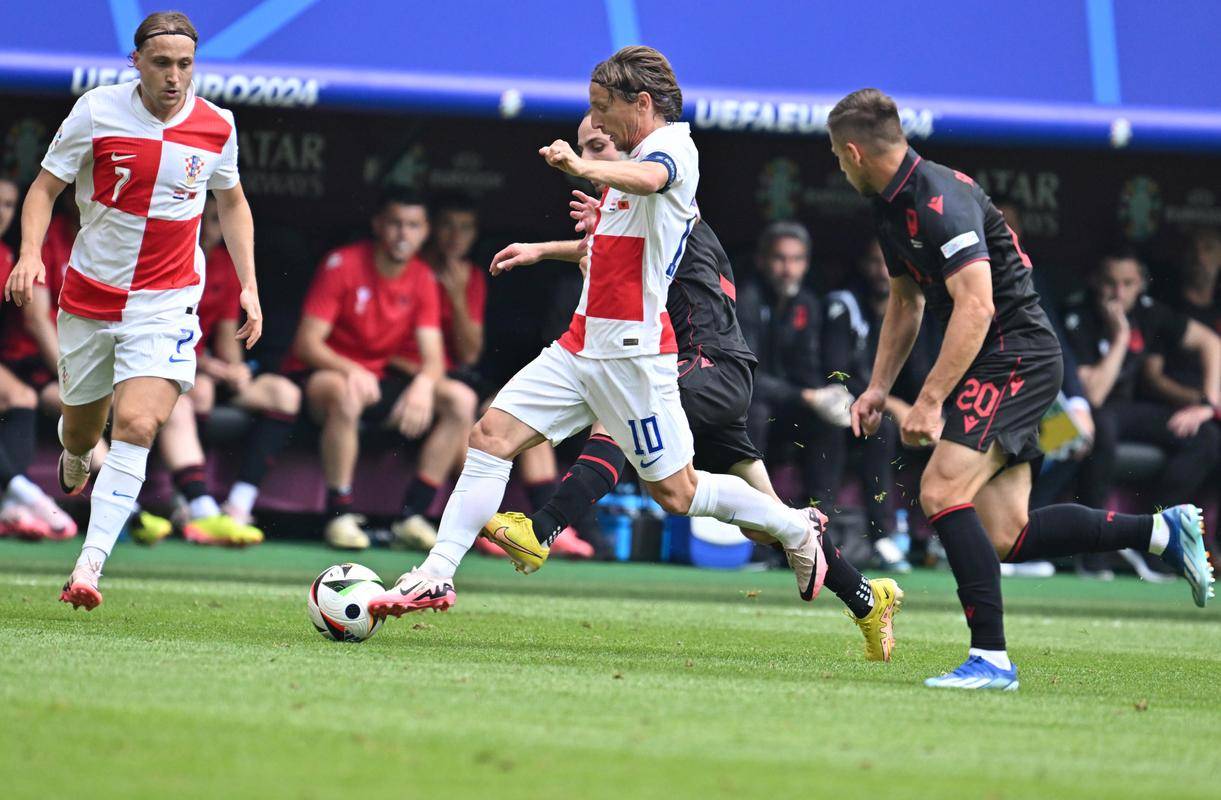 包含欧国联比赛激烈展开,各队士气高涨的词条 包含欧国联比赛激烈展开,各队士气高涨的词条