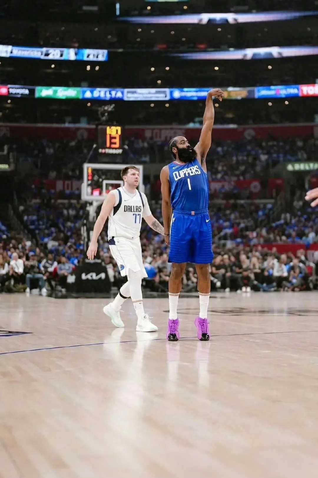 全明星对决!字母哥与哈登展开激烈交锋 全明星对决!字母哥与哈登展开激烈交锋