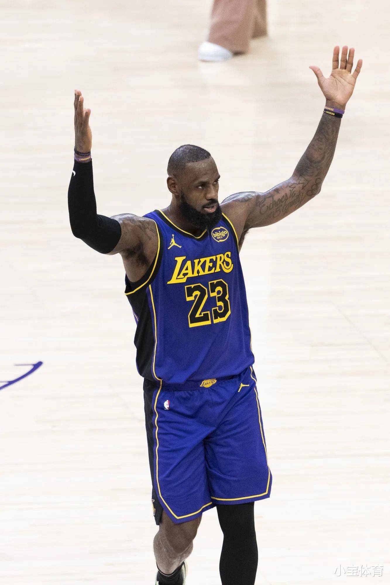 湖人队豪取胜利，继续领先优势